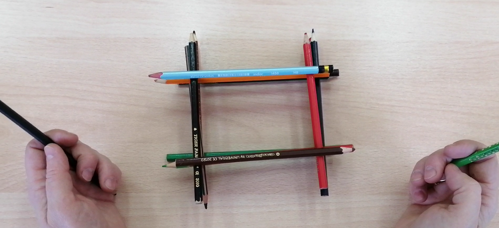 Домик из карандашей